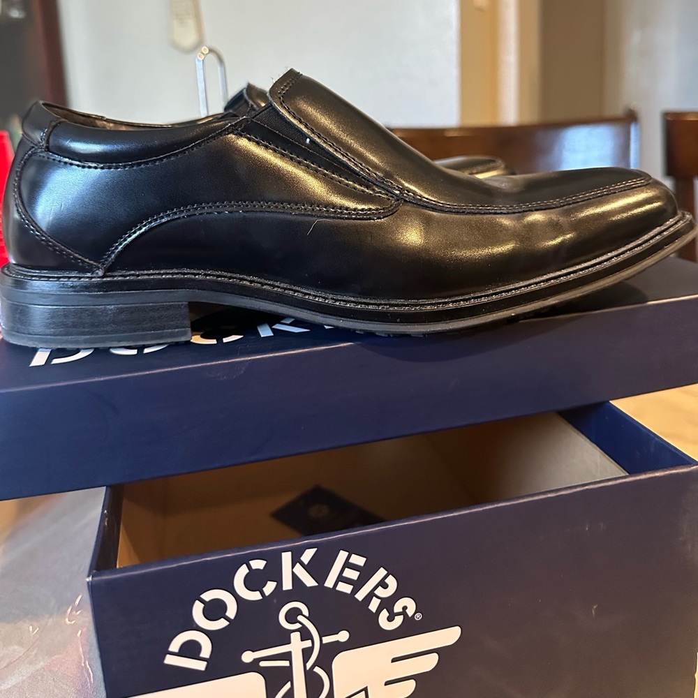 Dockers Men's Sleek Black Slip-On Loafers